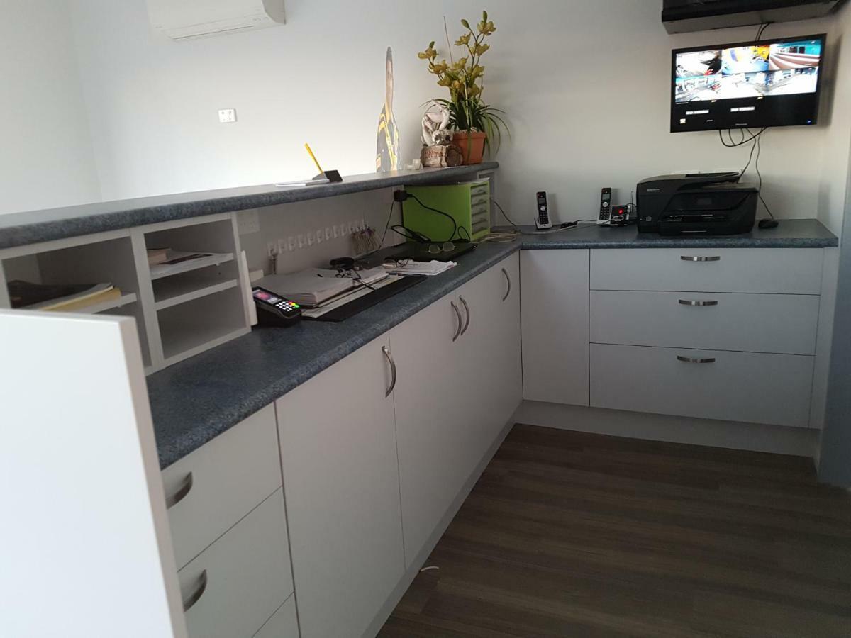 Reef Gardens Motel Proserpine Ngoại thất bức ảnh